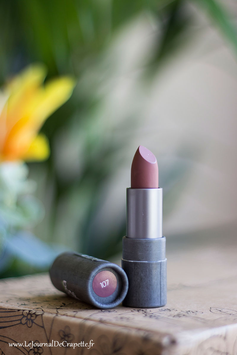 rouge a levres boho green makeup