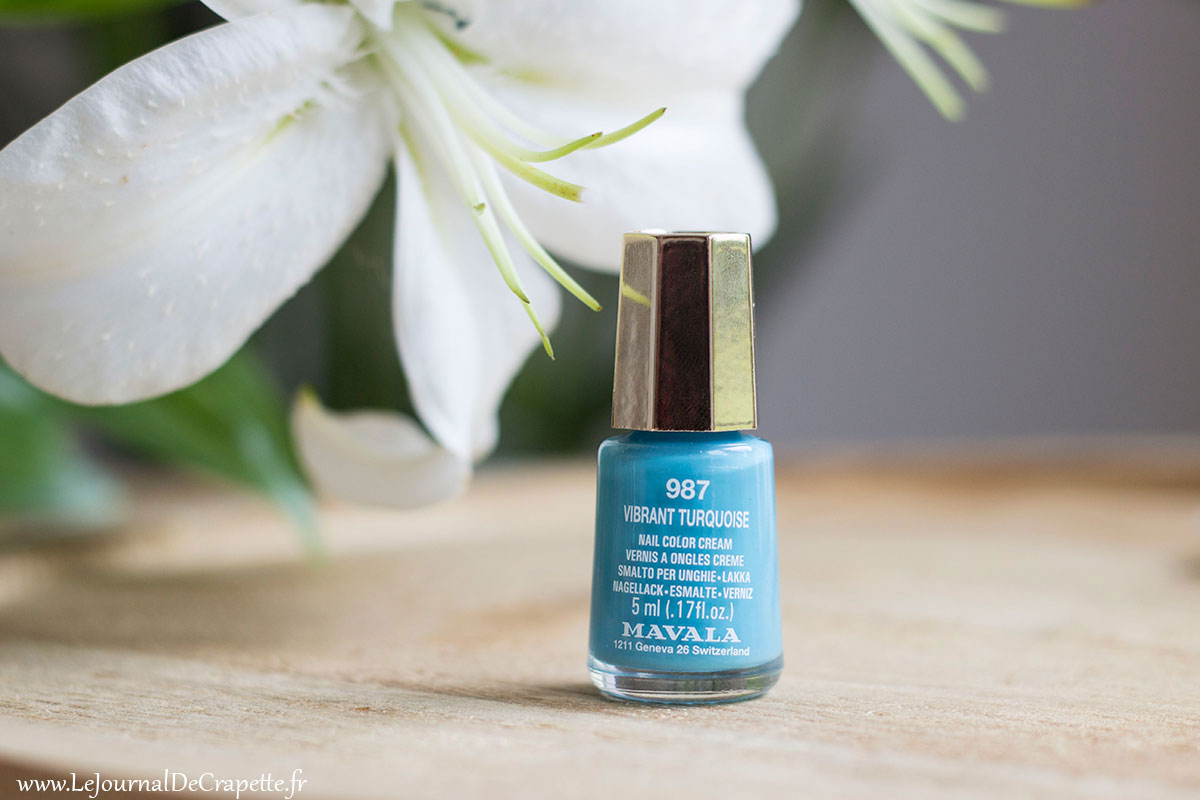 Vibrant turquoise mavala vernis